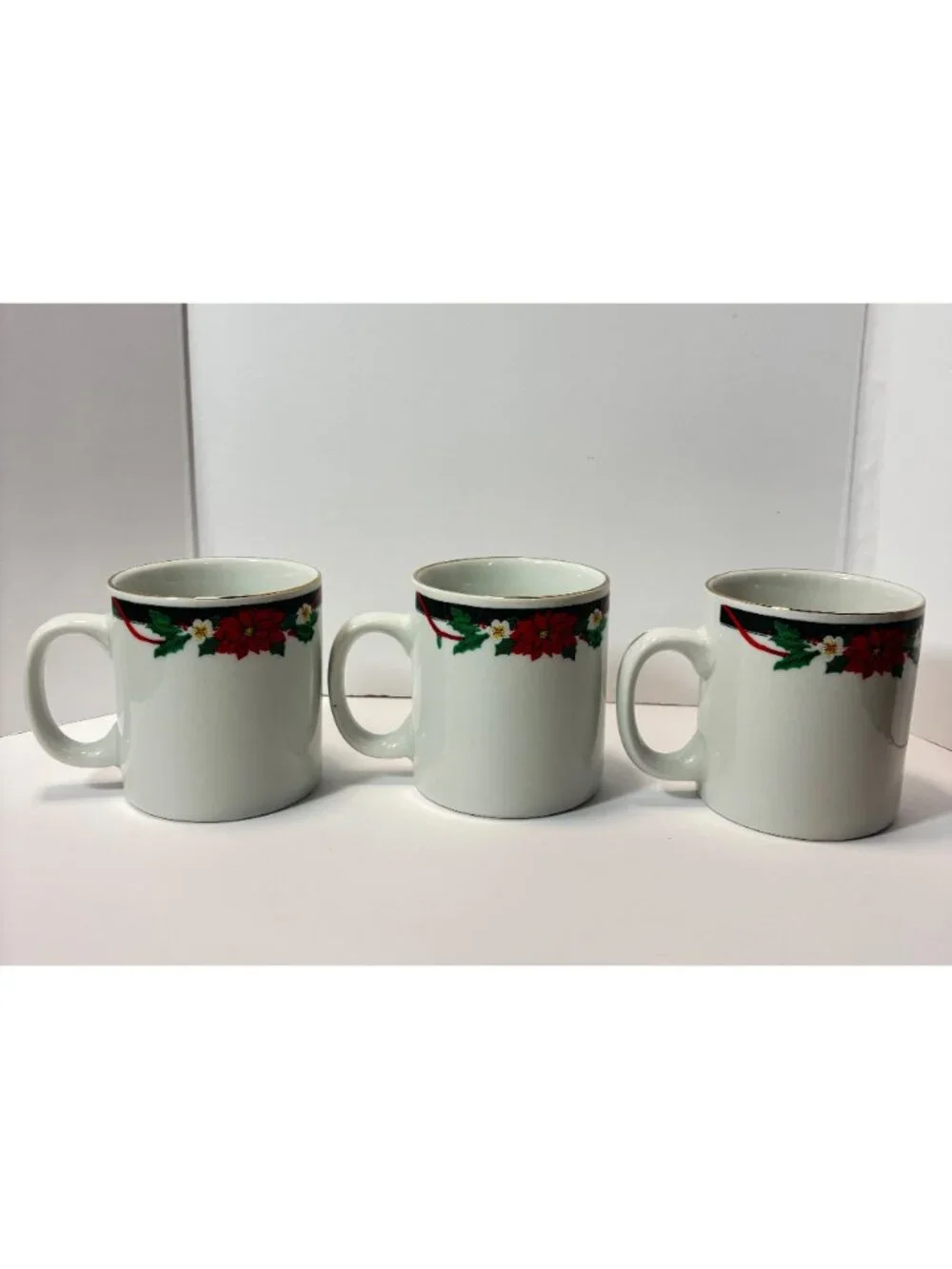 Tienshan Fine China Deck The Halls Christmas Mugs Set Of 3  Vintage 2000